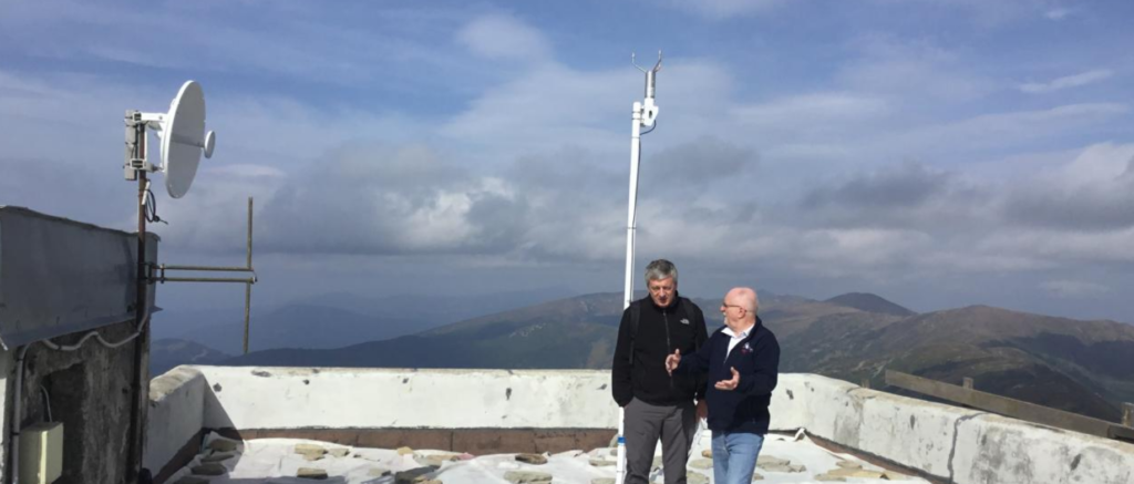 Ihor Tspeneda and Jan Malicki on the roof of the Pip Ivan observatory, photo - Precarpathian National University