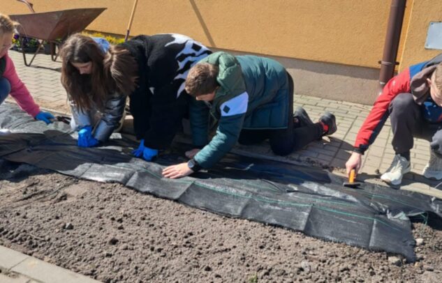  Наше подвір’я, епізод 2 «Шкільна клумба»