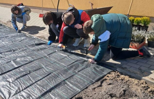  Our Backyard, Episode 2: ‘School Flower Bed’