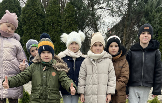  Наше подвір’я, епізод 8 «Квіткова доріжка»